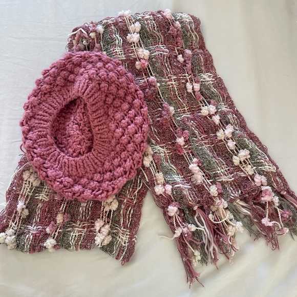 Beautiful Knit Scarf and Beret set - Picture 2 of 2